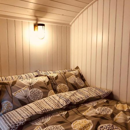 Somerleyton Meadows - The Hideaway Hut & Hot Tub Herringfleet Екстер'єр фото