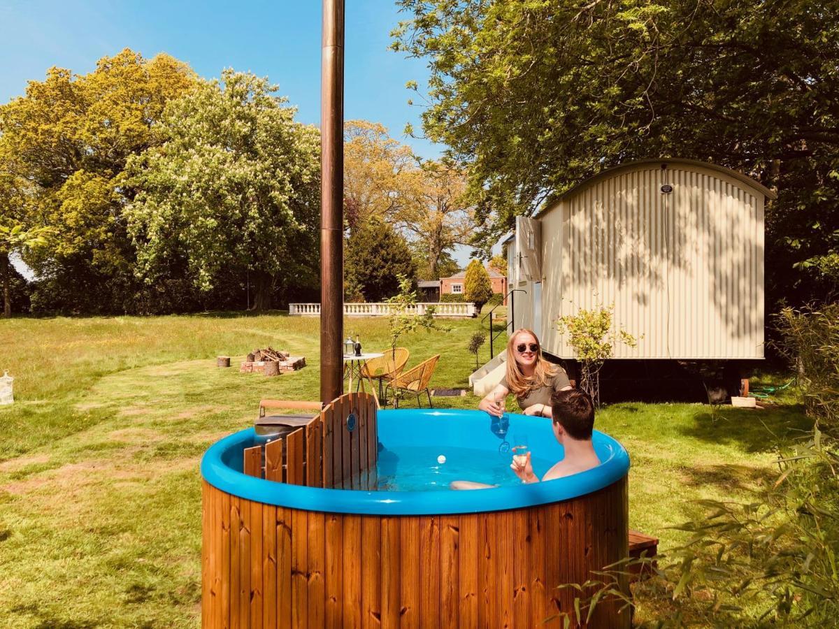 Somerleyton Meadows - The Hideaway Hut & Hot Tub Herringfleet Екстер'єр фото